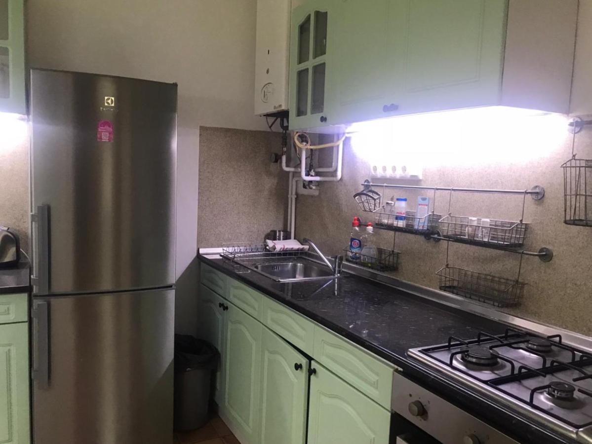 Ac With Free Parking At Acacia St, Center Apartman
